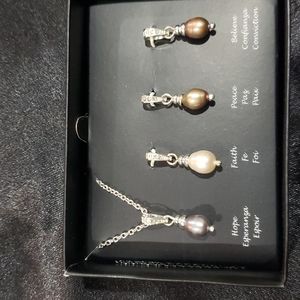 Avon Genuine Freshwater Pearl Necklace set